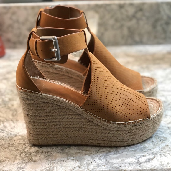 🔥sold out🔥 Marc Fisher wedges - Picture 3 of 5